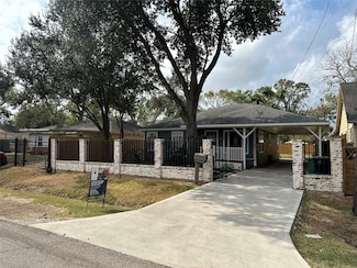 6811 Roswell St, Houston, TX 77022