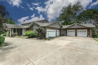 4704 Palisade Ln, Godfrey, IL 62035
