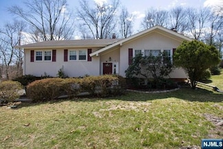 8 Echo Hill Rd, Montvale, NJ 07645