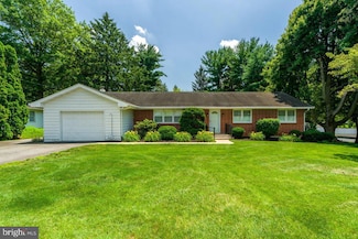 180 W Charlotte St, Millersville, PA 17551