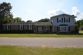 17 Tucker St, Greeleyville, SC 29056