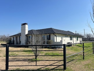 1301 Davis Ln, Terrell, TX 75160