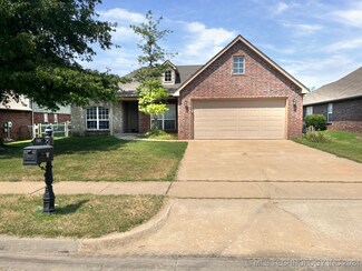 1950 W Woodbury, Broken Arrow, OK 74012