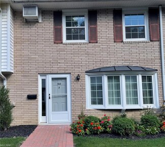 9 Meadowlawn Dr Unit 18, Mentor, OH 44060