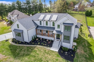 9409 Clovercroft Rd, Franklin, TN 37067