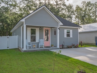 27 L M St, Crawfordville, FL 32327