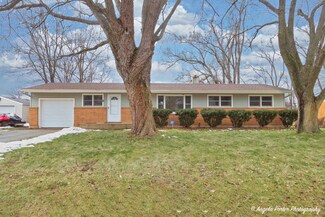 1417 Beach Rd, McHenry, IL 60050