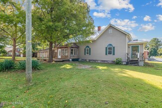 701 Mattocks Ave, Maysville, NC 28555