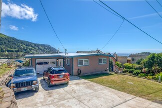244 E 3rd St, Yachats, OR 97498