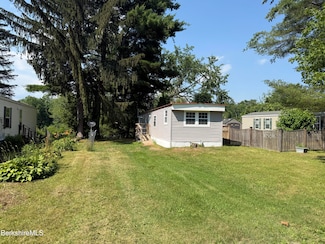 27 Gwenn Ln, West Stockbridge, MA 01266