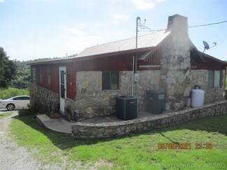 9837 Cedarvale Dr, Davis, OK 73030