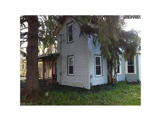 3176 Lawton Ave, Rock Creek, OH 44084
