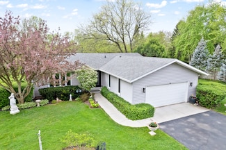 38W323 Dean St, Saint Charles, IL 60175