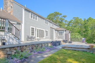 63 Bayes Hill Rd, Oak Bluffs, MA 02557