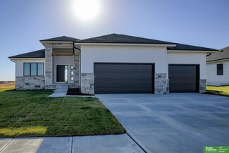 12363 Lake Vista Dr, Papillion, NE 68046