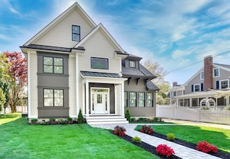 44 Cabot St, Winchester, MA 01890