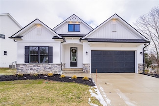 9118 Dove Ln, Mentor, OH 44060