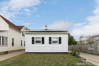 69 W 13th St, Holland, MI 49423