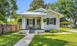 406 Easterbrook St, Bay Saint Louis, MS 39520