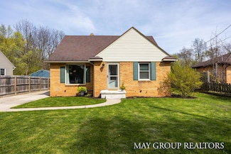 1040 Kusterer Dr NW, Grand Rapids, MI 49534