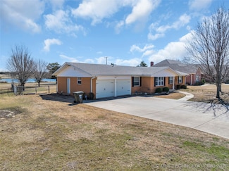 2005 Lakeview Dr, Sulphur, OK 73086