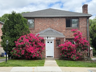 9 Reservoir Rd Unit 1, Chestnut Hill, MA 02467