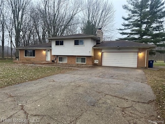 1160 E Moore Rd, Saginaw, MI 48601