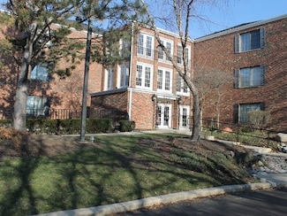 520 Biesterfield Rd Unit B105, Elk Grove Village, IL 60007