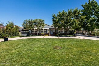 10301 Penrose St, Sun Valley, CA 91352