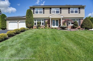 10 Blackfoot Dr, Manalapan, NJ 07726