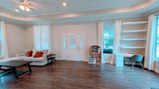 1300 N Broadway Ave, Tyler, TX 75702
