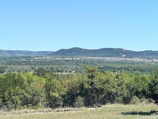 2485 Bump Gate Rd, Pipe Creek, TX 78063