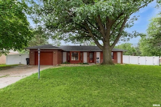 1136 Bobetta Ct, Clinton, IA 52732