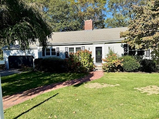 14 Lilac Cir, Wellesley, MA 02482