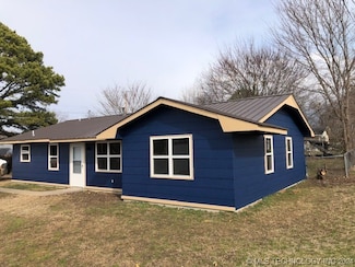 590 N Pine St, Atoka, OK 74525