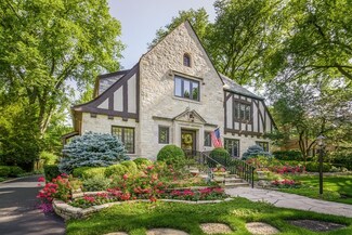107 Robsart Rd, Kenilworth, IL 60043