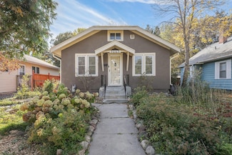 3669 Hubbard Ave N, Robbinsdale, MN 55422
