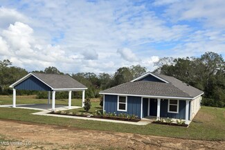 16 E Twin Oaks Ln, Carriere, MS 39426