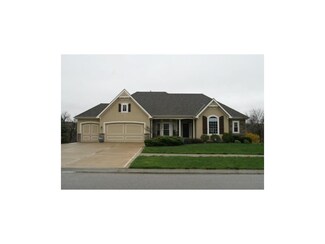 635 Willow Dr, Lansing, KS 66043