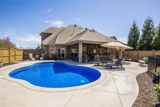 524 Candlelight Cir, Elm Springs, AR 72762