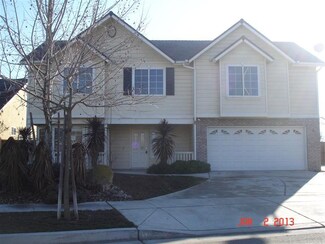 15975 W B St, Kerman, CA 93630