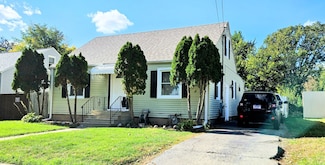 1035 Talma St, Aurora, IL 60505