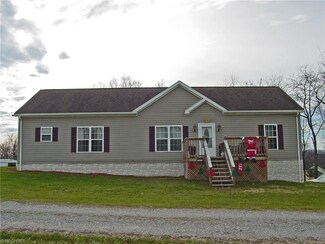 131 Canterbury Ct, New Cumberland, WV 26047