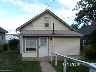 2444 Lakeside Dr, Lakemore, OH 44250