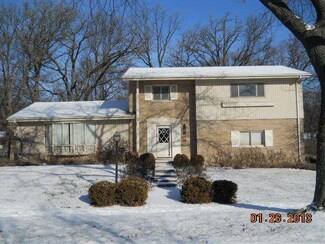 104 Larkdale East Rd, Deerfield, IL 60015