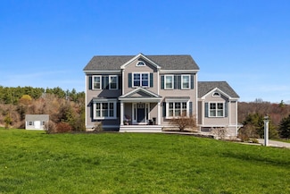 40 Wood St, Groveland, MA 01834