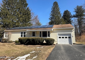 6 Hillandale Dr, Ballston Lake, NY 12019