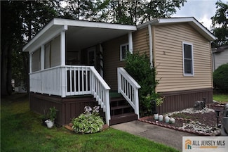 28 Dickens Rd, North Brunswick Township, NJ 08902