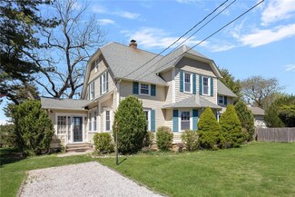 110 Narragansett Ave W, Narragansett, RI 02879