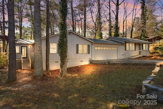 550 Kinross Dr, Flat Rock, NC 28731